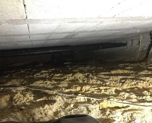 Kruipruimte waarbij koekoek systeem moet worden gemonteerd Koekoek ventilatie systeem gemonteerd